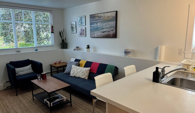 Charming 2-bedroom ground level unit in beautiful Kitsilano, Vancouver