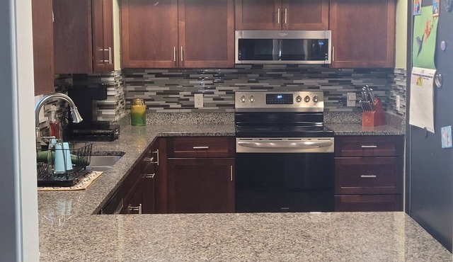 Charming 2-bedroom house in wonderful Bennington with WiFi, AC And More!