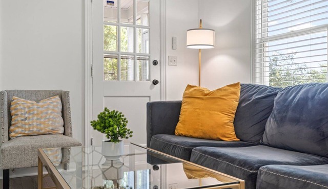 Charming 2-bedroom home 5 minutes from Uptown, South End, and the CLT Airport!
