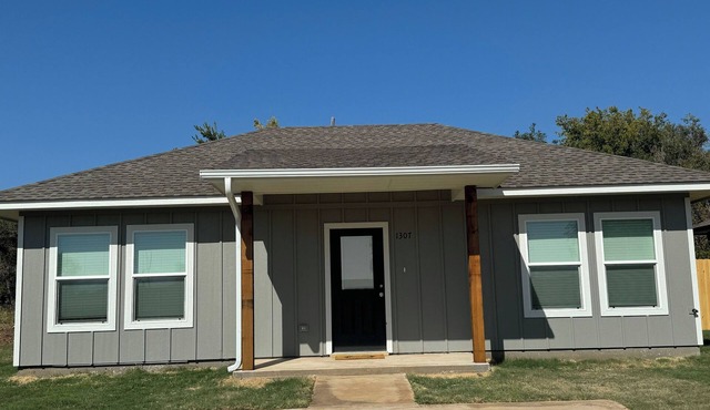 Charming 2-bedroom house with WiFi, AC in wonderful Chickasha