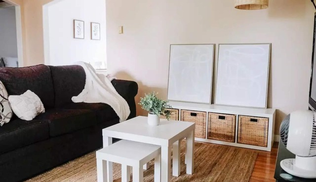 Charming 2-bedroom home in quiet neighborhood