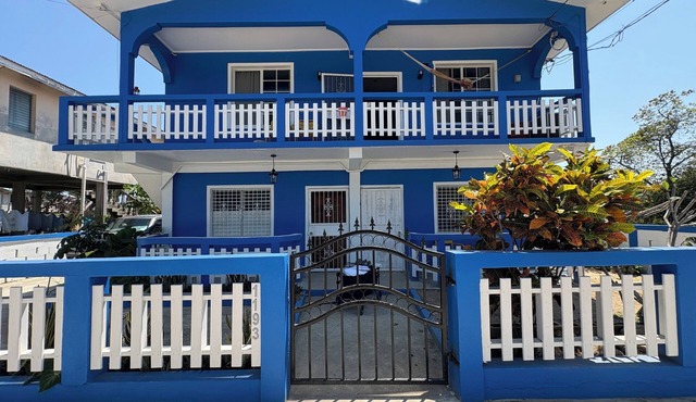 Charming 2-bedroom house with AC, WiFi in adorable Dangriga