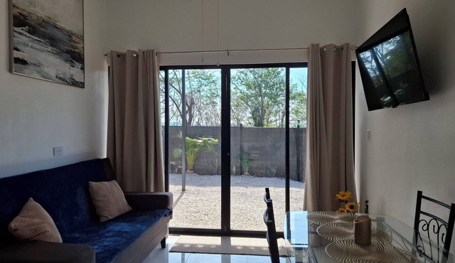 Charming 2-bedroom house with WiFi, AC in soothing Tempate.