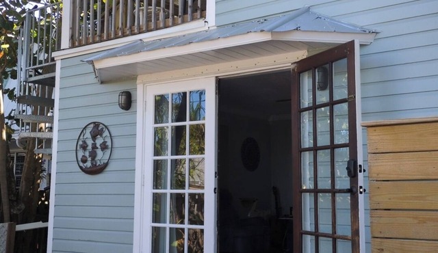 Charming 2-bedroom house with AC, WiFi in cool Key West