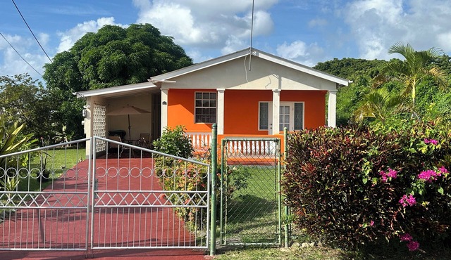 Charming 2-bedroom house on fabulous West Coast with AC, WiFi