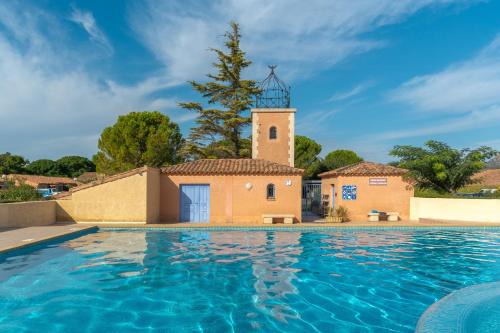 Charming 2 bedroom House With Pool