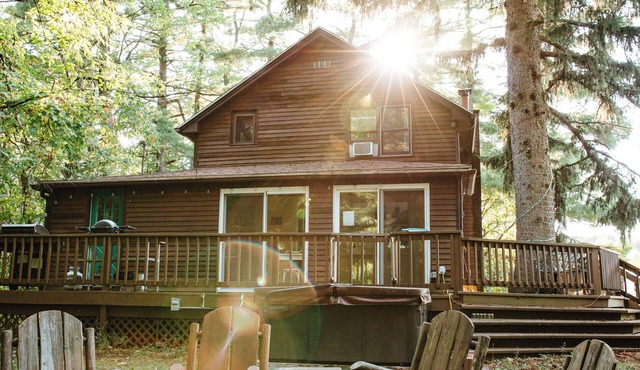 Charming 2-bedroom house with a Hot Tub in the Western Finger Lakes