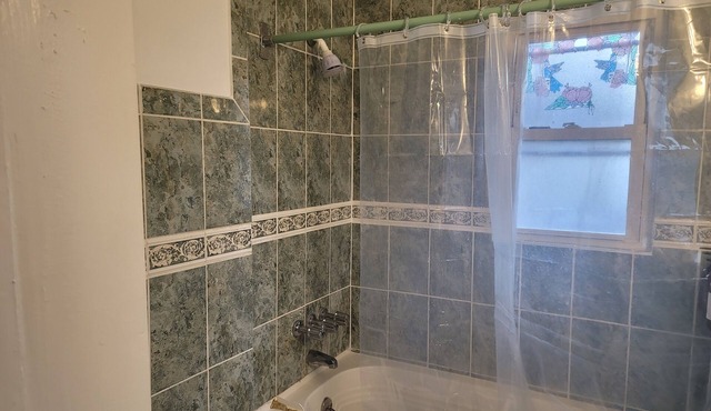 Charming 2-bedroom house in delightful Teaneck with AC, WiFi