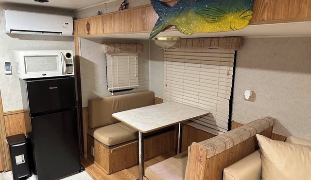 Charming 2-bedroom mobile home with WiFi and AC in Key Largo