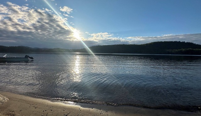 Charming 2-bedroom plus house in Adirondack with Lake frontage , dock , AC, WiFi