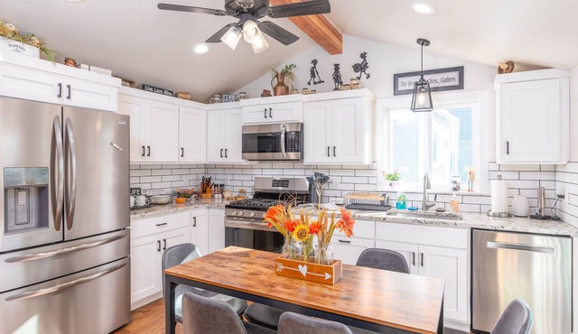 charming 2-bedroom pioneer home near brian head ski resort and national parks in