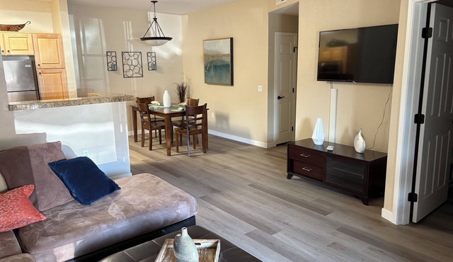 Charming 2-bedroom Resort style condo with AC, pool, fitness room in Oro Valley