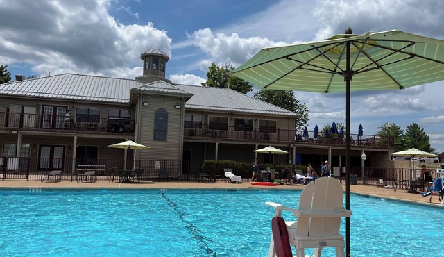 Charming 2-bedroom resort with AC, fitness room in pleasant De Soto