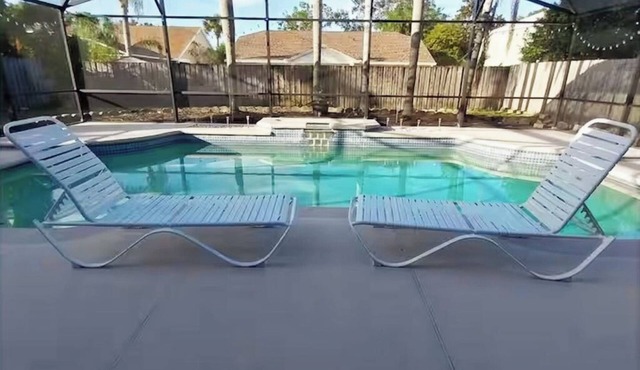 Charming 2-bedroom Retreat with Pool near UCF