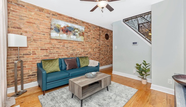 Charming 2-bedroom row house in Historic Downtown Frederick
