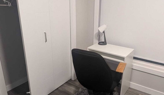 Charming 2-bedroom townhome in marvelous 215 with WiFi, AC