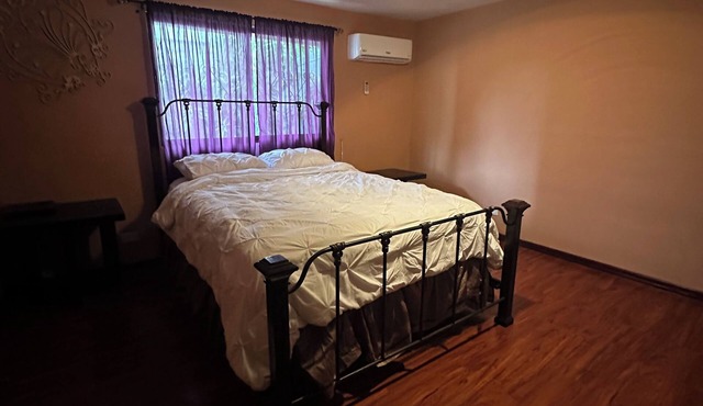 Charming 2-bedroom townhome in welcoming Heredia with WiFi, AC in walkable town
