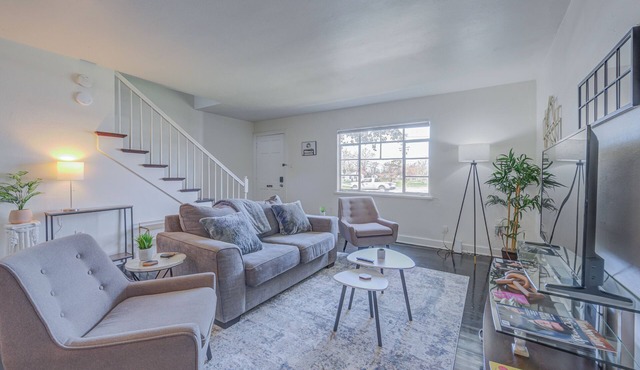 Charming 2-Bedroom - Between LSU & Downtown BR!