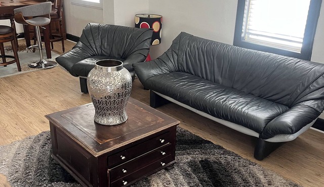 Charming 2-bedroom house with WiFi, AC in awesome Indianapolis