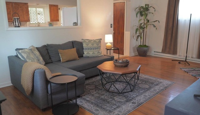 Charming 2-bedroom house in serene Lake Katrine with AC