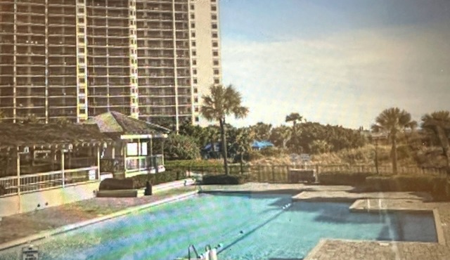 Charming 2-bedroom condo with WiFi, AC in an oceanfront community