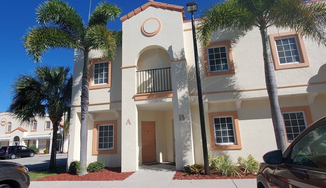 Charming 2-bedroom townhome at Golf course view in serene Punta Gorda