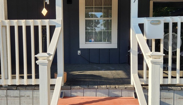 Charming 2-bedroom Craftsman bungalow in lovely San Antonio