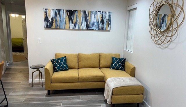 Charming 2-bedroom house in San Leandro with WiFi and AC