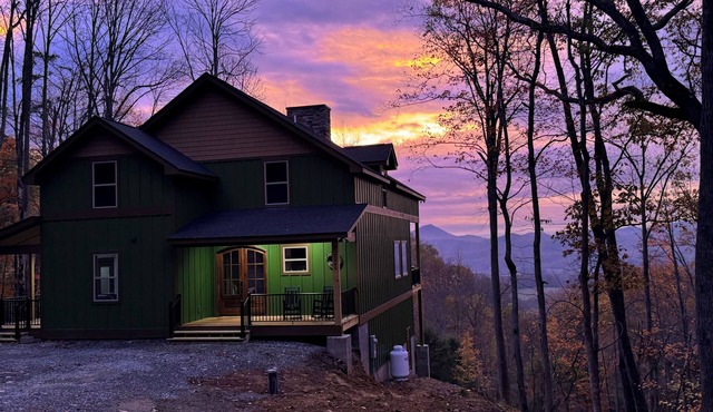 Charming 2-bedroom cabin in gorgeous Sevierville with AC, WiFi