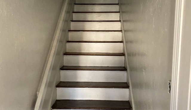Charming 2-bedroom townhome with WiFi and AC in Tallahassee. Walk to Stadium FSU