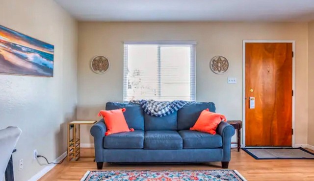 Charming 2-bedroom house in Downtown Walnut Creek with WiFi and AC