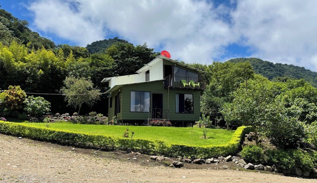 Charming 2-bedroom villa surrounded by nature in phenomenal Monteverde with WiFi