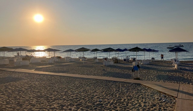 Charming 2-bedroom villa on the Beach with AC, WiFi in Tekirova