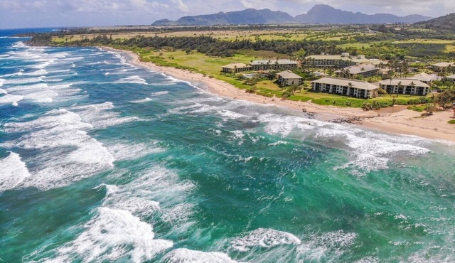 Charming 2-bedroom Villa A/C, Pool, hot tub, Beach Front property, Free Parking!