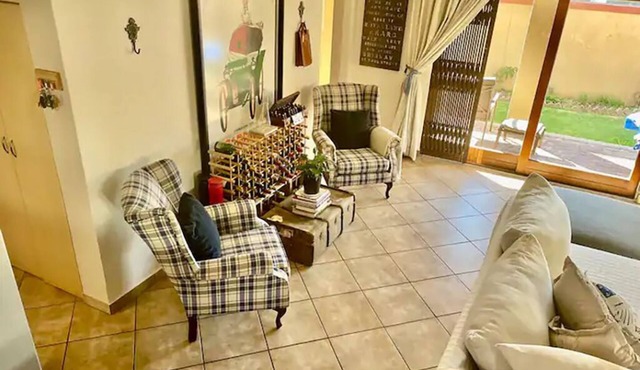 Charming 2-bedroom house in fantastic Jeffreys Bay with WiFi