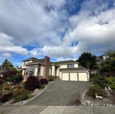 Charming 2 beds 1 bath room good for business and vocation