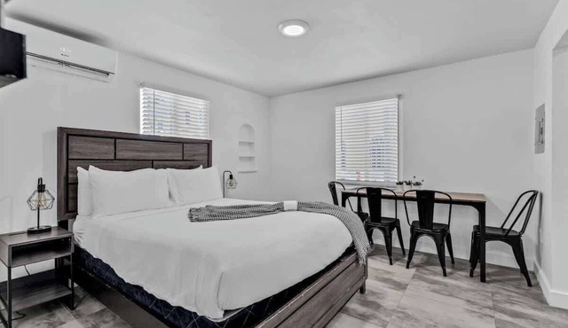 Charming 2 BR Walking Distance to Ocean - Unit 2