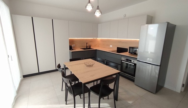 Charming 2-bedroom apartment in quaint Torri di Quartesolo with AC