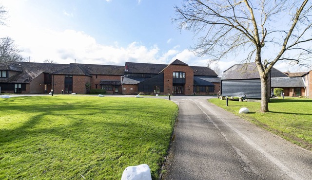 Charming 20-Bed self contained dwelling in Hook