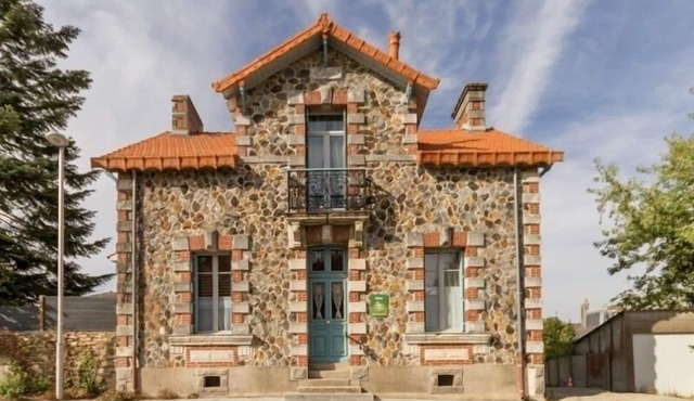 Charming 20th-Century House, 8 Bikes, Garden, Ping-Pong, Near Amenities