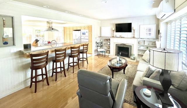 Charming 2bd,2ba beach cottage steps from the sand
