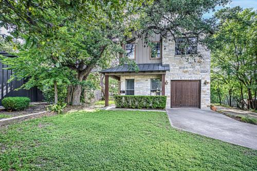 Charming 2BD - Billiards Near Lady Bird Lake & DT