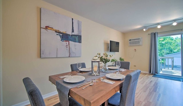 Charming 2Bd Townhome Near Beach & Base, Six Flags