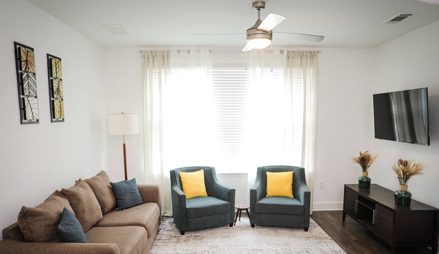 Charming 2BR/2BA Decatur Apt - Near Emory - Ask about our Special!!!