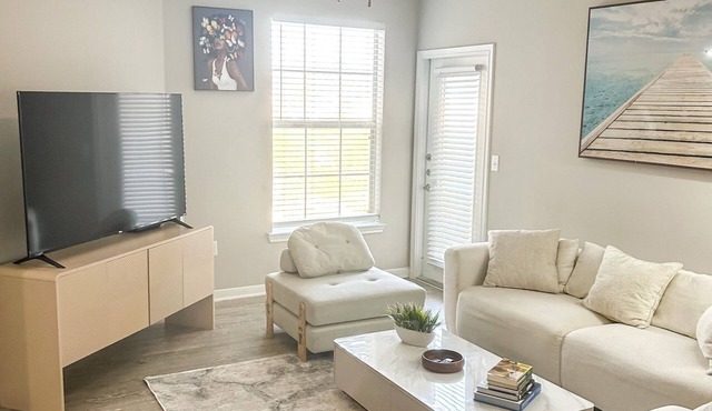 Charming 2BR/2BA Magnolia Pool Gym Oasis