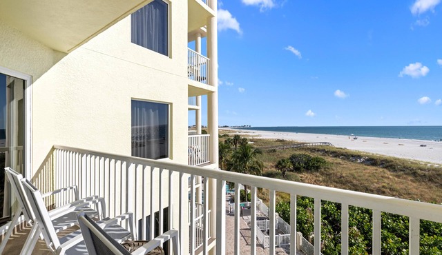 Charming 2BR Condo: Balcony Beach Views & Pool