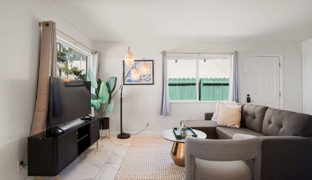 Charming 2BR Coastal Getaway in Pacifica