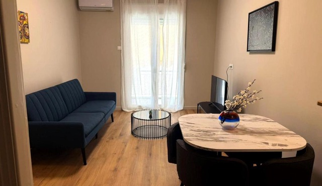Charming 2BR Downtown Metro