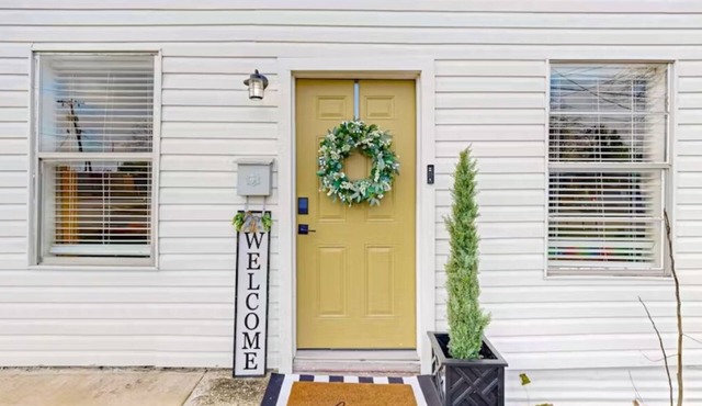Charming 2BR Retreat w/Private Yard – Walk to Botanical Gardens & Near Fort Sam