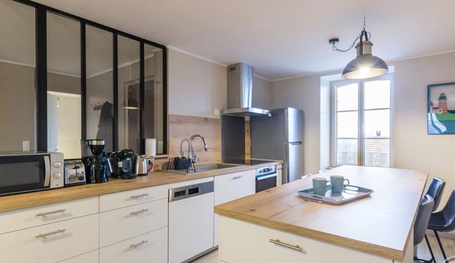 Charming 2nd-floor apartment in Saint-Pair-sur-Mer, close to beach, perfect for families